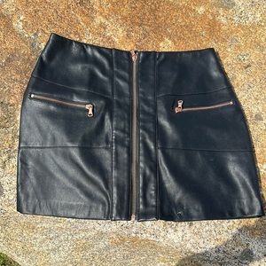 Kendall & Kylie Pleather Skirt // Size Small
